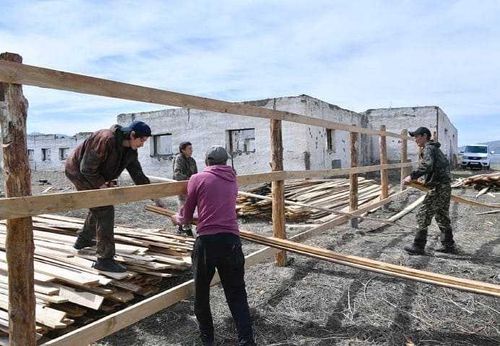 Жители Танды восстанавливают заброшенную ферму