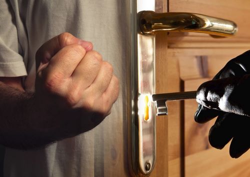 В Госдуме готовят новый закон о самообороне, который разрешит гражданам защищать свой дом