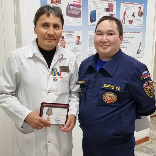 В Туве врач-травматолог награжден медалью «За мужество в спасении»