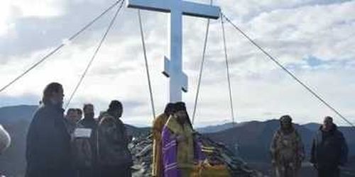 Архиепископ Ионафан освятил крест на границе Тувы и Хакасии