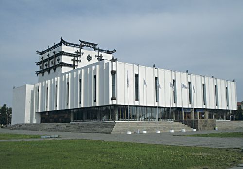 Новый 87-й сезон Национальный театр Тувы откроет на родине Алексея Ооржака