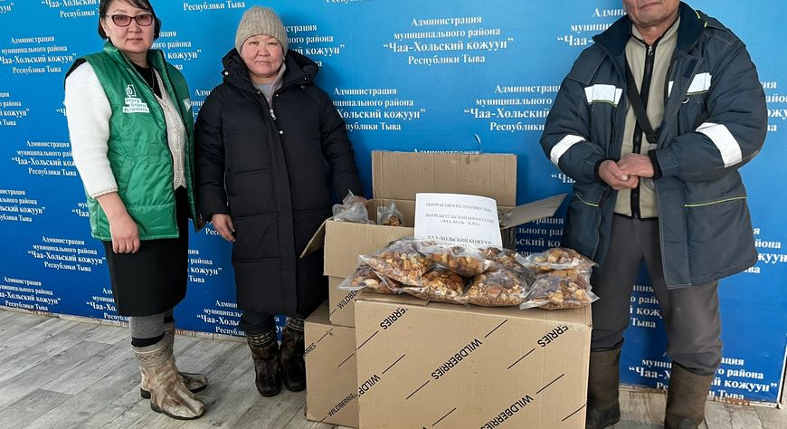 Жители и предприниматели Чаа-Хольского района передали гуманитарную помощь к празднику Шагаа