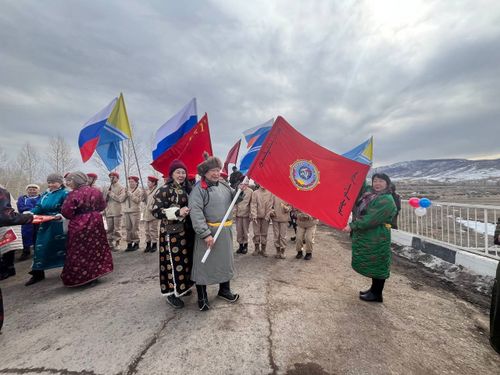 Знамя эскадрона тувинских добровольцев передано Тандинскому району