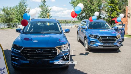 В Туве участникам СВО вручили памятные медали и автомобили с ручным управлением