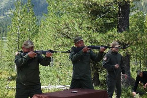 Государственным охотинспекторам Тувы гарантировали бесплатное страхование жизни и здоровья