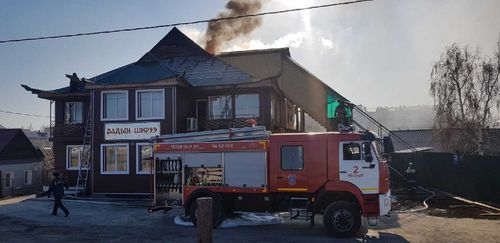 В Кызыле загорелся банкетный зал