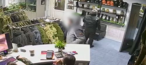 В Кызыле завели уголовное дело на мужчину, который хотел украсть обувь из торгового отдела