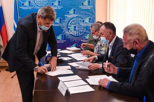 В Избиркоме Тувы провели жеребьевку по распределению бесплатного эфирного времени