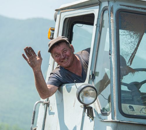 Земля труд любит