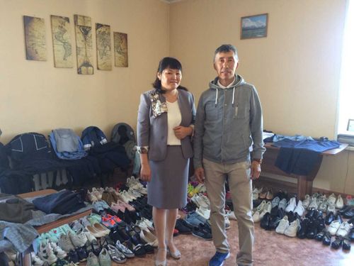 Киргизская диаспора Тувы и общественники помогают школьникам из неполных и малоимущих семей подготовиться к учебному году