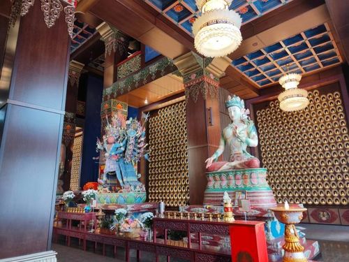 Учащиеся Детской школы искусств имени Нади Рушевой провели пленэр в буддийском монастыре Тубтен Шедруб Линг