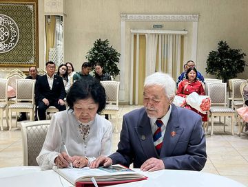 В Кызыле пара заслуженных тренеров России отметила бриллиантовую свадьбу – 60 лет вместе