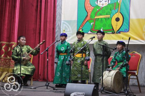 В Центре тувинской культуры в Кызыле начался детский конкурс исполнителей горлового пения «Сарадак» 