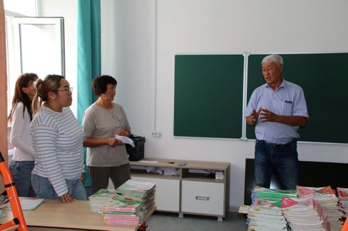 Председатель Верховного Хурала Тувы Кан-оол Даваа встретился с учителями школ Ак-Довурака и Арыг-Узуу