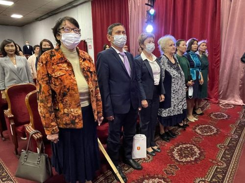 Кызылдың ыдык ырын чогааткан авторларны шынзыткан.