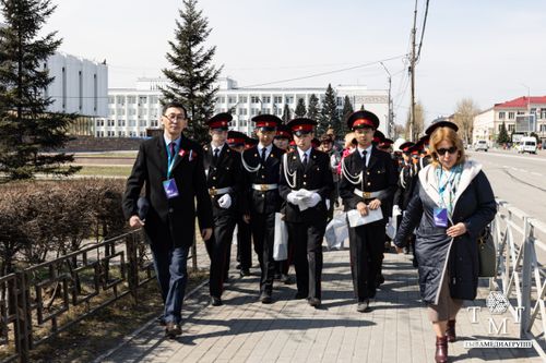 Воспитанники Тувинского кадетского корпуса посетили памятники Великой Отечественной войны