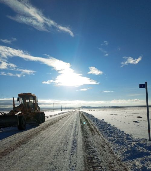 Более 150 единиц техники расчищают дороги Тувы после снегопадов