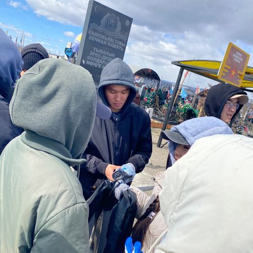 Волонтеры Тувы почтили память героев СВО