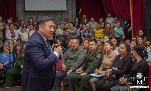 Глава Тувы встретился с семьями без вести пропавших бойцов