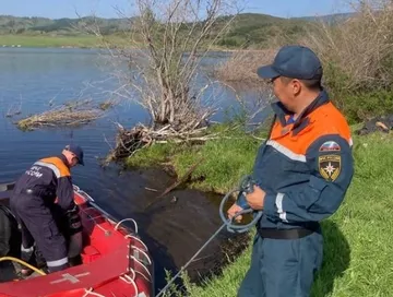 На озере в Пий-Хемском районе Тувы утонули двое человек, сообщает в социальных сетях ГУ МЧС России по Туве.