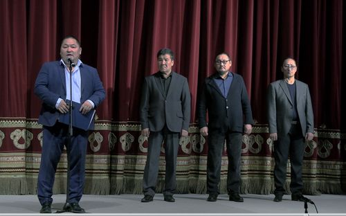 УЛУГ РЕЖИССЕРГА МӨГЕЙИГ