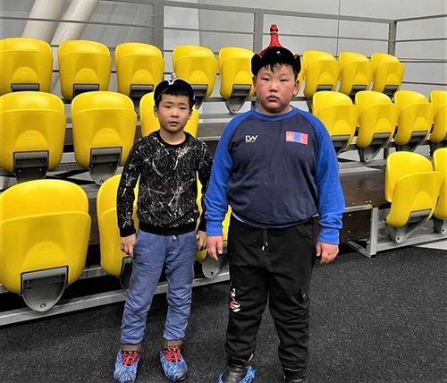 В Кызыл съезжаются сильнейшие юные борцы хуреш