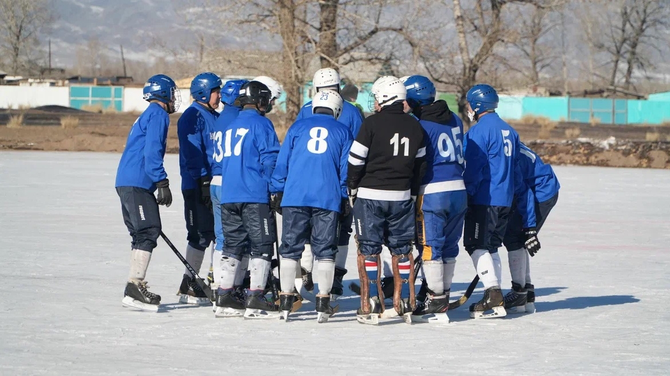 В Дзун-Хемчикском районе прошел республиканский турнир по хоккею с мячом