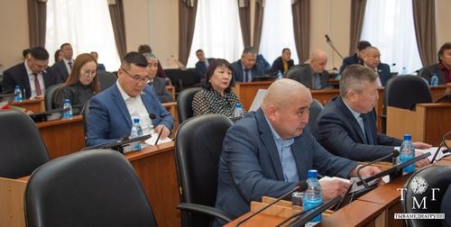 В Верховном Хурале Тувы прошло третье очередное заседание десятой сессии