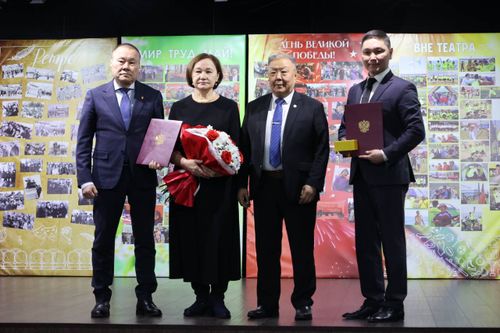 Культурный фонд им. Кужугета Шойгу передал видеозапись мюзикла «Легенда ветров» Национальному театру Тувы.