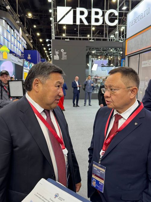 Владислав Ховалыг встретился с министром строительства и ЖКХ России