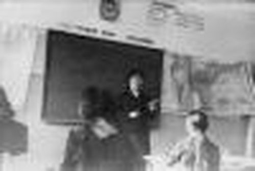 Научила жить