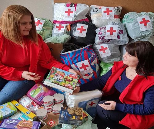 В Туве открыт единый пункт сбора гуманитарной помощи для беженцев Донбасса