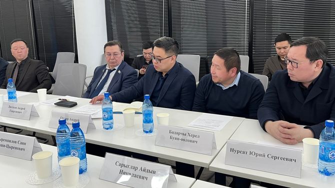 Сенатор Шолбан Кужугет провел встречу по вопросам развития предпринимательства в Туве