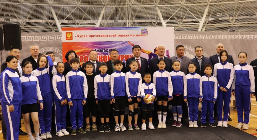 При поддержке «Единой России» стартовал трехдневный общегородской турнир по волейболу, посвященный Дню местного самоуправления и 110-летию столицы