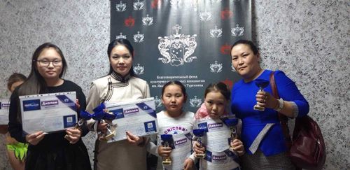 Театральный коллектив «Веселые Петрушки» из Монгун-Тайгинского района стал лауреатом 2 степени