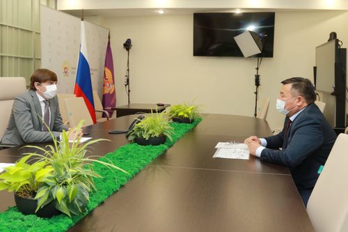 Владислав Ховалыг встретился в Москве с министрами образования и энергетики