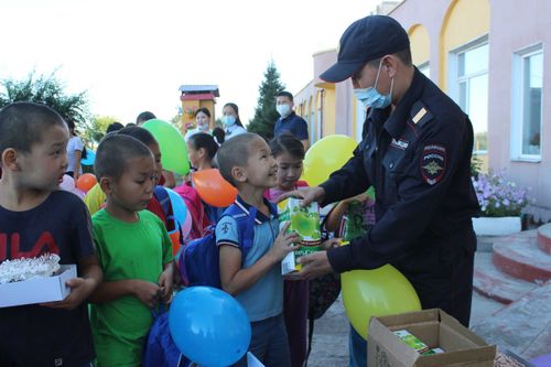 Акцию «Помоги пойти учиться» поддержало МВД Тувы