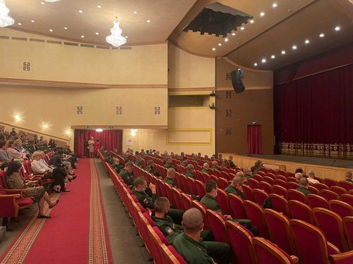 Военнослужащие 55-й мотострелковой бригады сегодня посмотрят спектакль "Дом под снос"