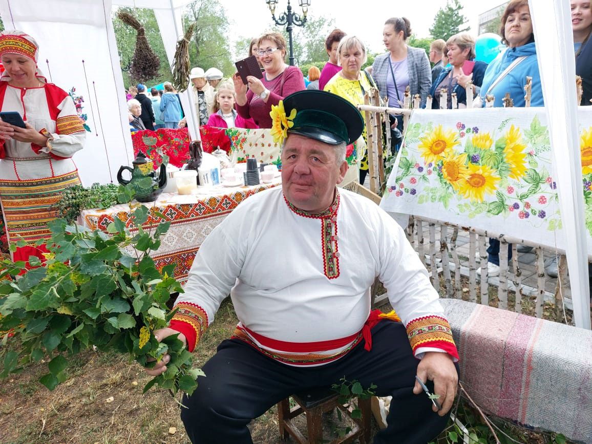 На праздничных улицах и подворьях