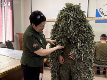 Волонтёры Тувы отправили 38 индивидуальных наборов маскировки для бойцов на СВО