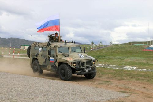 Гудит мотор: «На старт пора!»