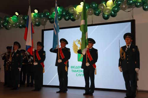 В Туве отметили День таможенника