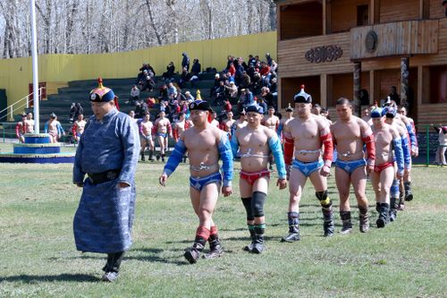 Чоннуң ынак оюну хүреш