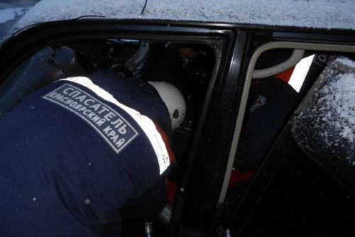 Краевые спасатели оказали помощь гражданам Тувы, попавшим в ДТП