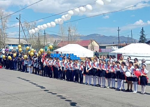 В Туве отгремели первые последние звонки