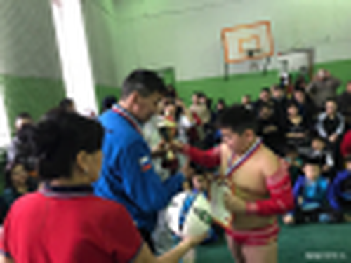 Центр украсят школьники