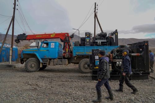 Чедери берге кожууннарда дизельдиг генераторларны чаартып турар