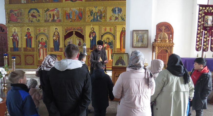 Для детей участников СВО из Тувы провели экскурсию по воскресенскому кафедральному собору Кызыла