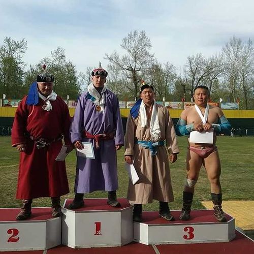 В День Победы молодой борец Баасан Баткар стал чемпионом в соревнованиях по "хурешу"