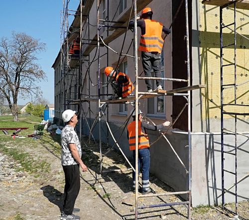 Глава Тувы посетил школу № 2 в подшефном Свердловском муниципальном округе